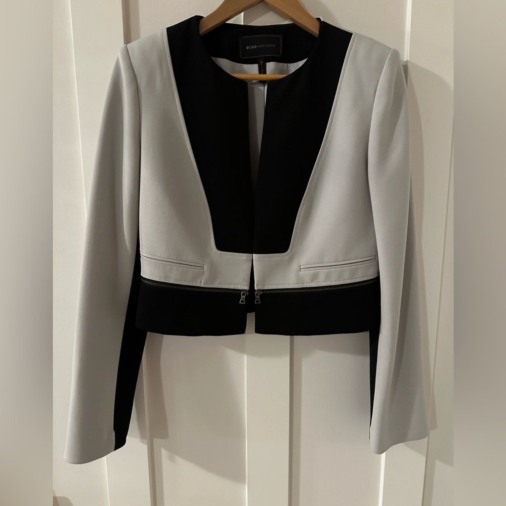 BCBG MAXAZRIA GREY/BLACK SIZE M Short Jacket Fully lined